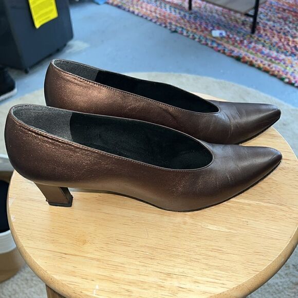 Stewart Weitzman Vintage Bronze Heels size 9.5AAAA- 2.5” heels -great condition! - Picture 7 of 11